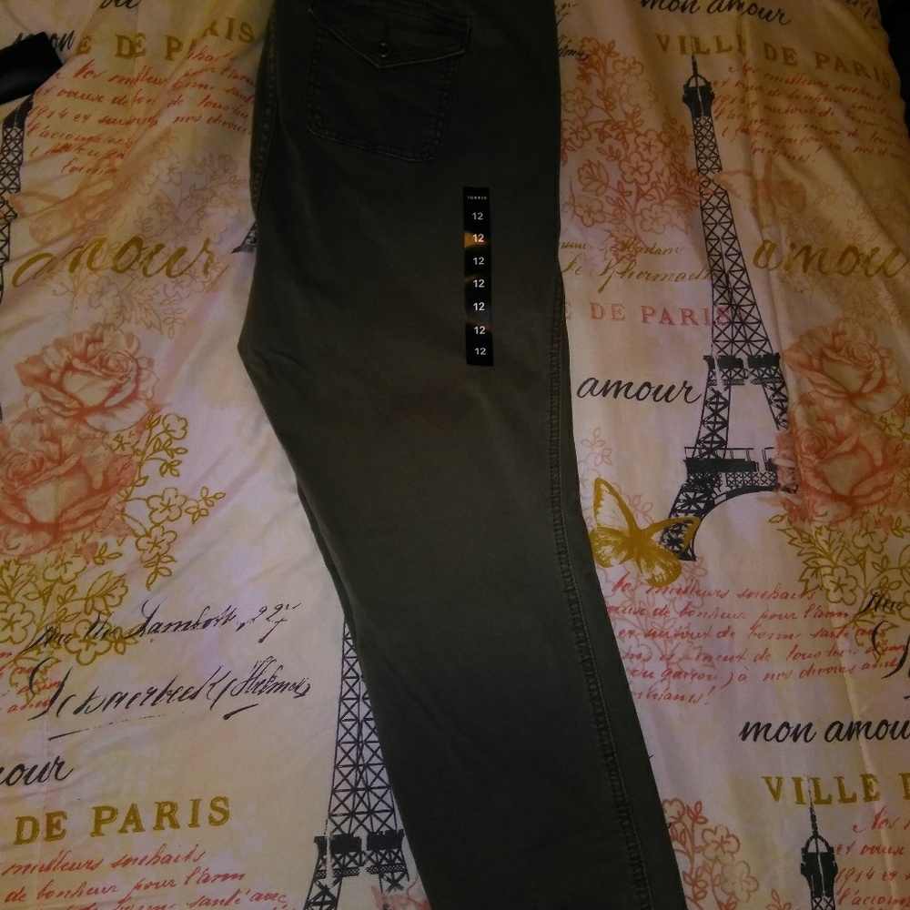 Capris - Picture 4 of 4